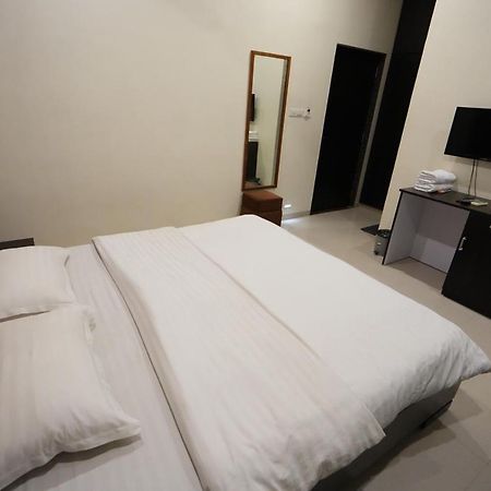 Hotel Ravi Residency Nadiad Ngoại thất bức ảnh