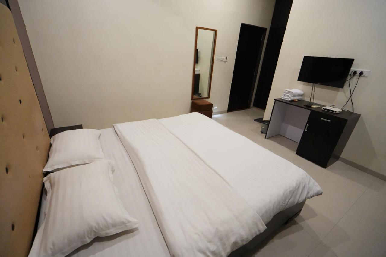 Hotel Ravi Residency Nadiad Ngoại thất bức ảnh