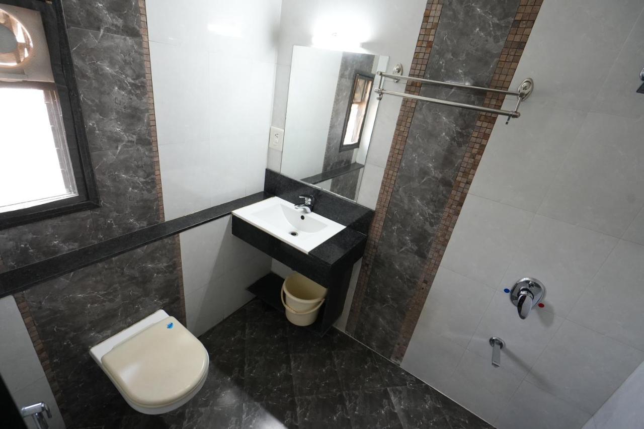 Hotel Ravi Residency Nadiad Ngoại thất bức ảnh