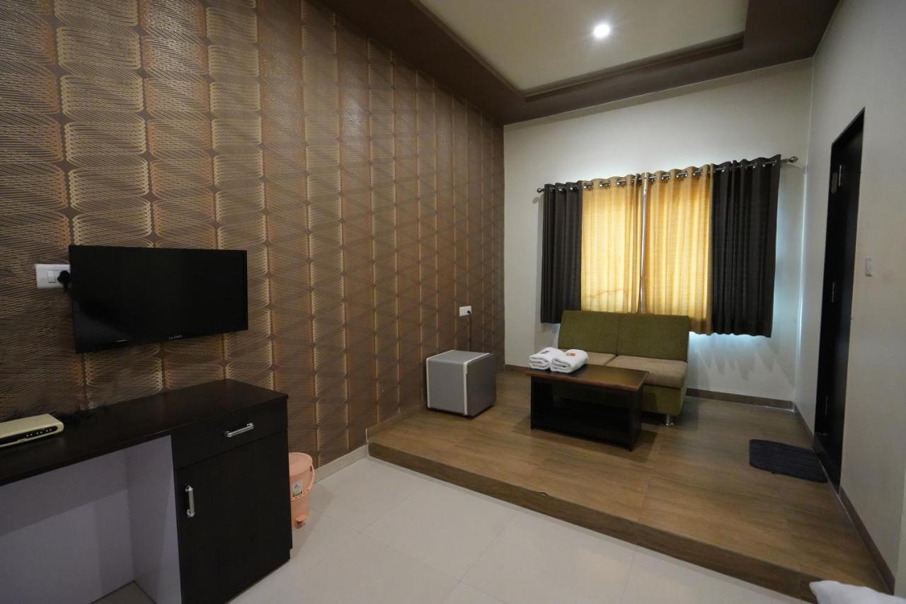 Hotel Ravi Residency Nadiad Ngoại thất bức ảnh